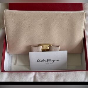 Salvatore Ferragamo Miss Vara Bow soft leather baby pink with wallet on chain